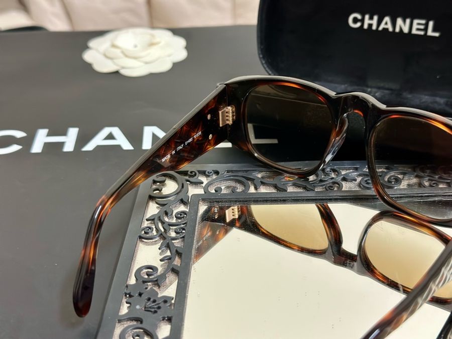🔥爆款墨鏡釋出🔥#Chanel 絕版 大C logo #菱格紋 #玳瑁色 #vintage #太陽眼鏡 復古感滿滿的小臉神器😍-14