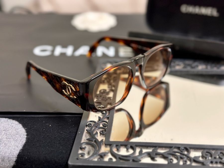 🔥爆款墨鏡釋出🔥#Chanel 絕版 大C logo #菱格紋 #玳瑁色 #vintage #太陽眼鏡 復古感滿滿的小臉神器😍-17