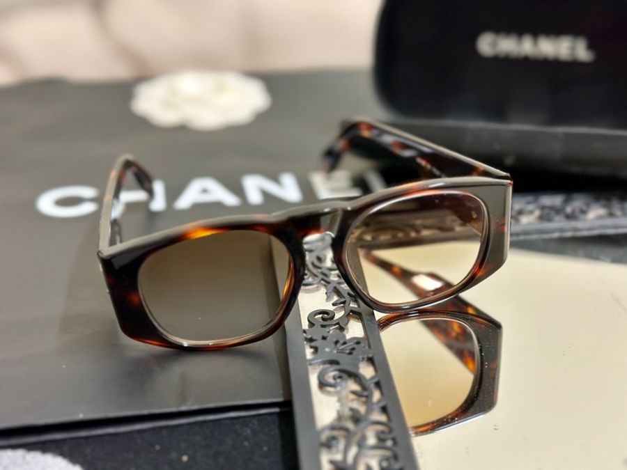 🔥爆款墨鏡釋出🔥#Chanel 絕版 大C logo #菱格紋 #玳瑁色 #vintage #太陽眼鏡 復古感滿滿的小臉神器😍-18
