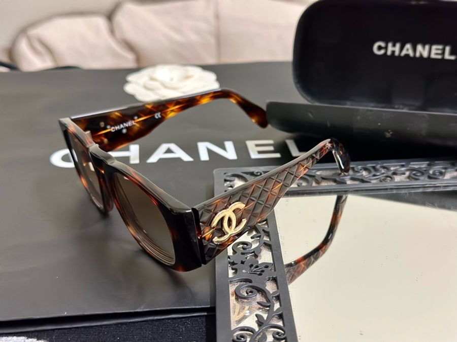 🔥爆款墨鏡釋出🔥#Chanel 絕版 大C logo #菱格紋 #玳瑁色 #vintage #太陽眼鏡 復古感滿滿的小臉神器😍-19