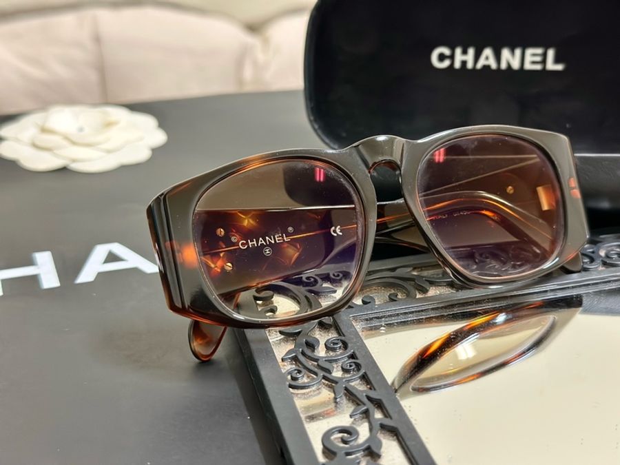 🔥爆款墨鏡釋出🔥#Chanel 絕版 大C logo #菱格紋 #玳瑁色 #vintage #太陽眼鏡 復古感滿滿的小臉神器😍-21