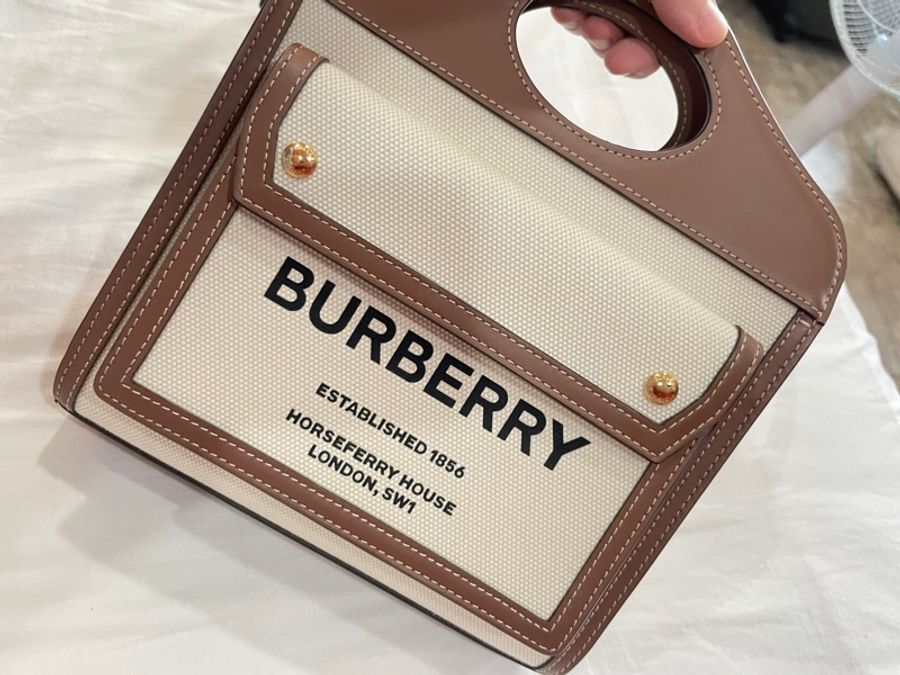 BURBERRY Pocket 中號帆布拚皮革二用口袋包-5
