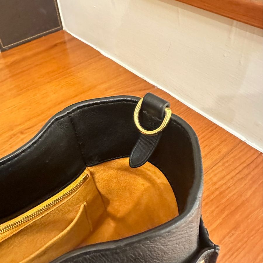LV 黑皮革絨布花紋邊手提兩用包-10