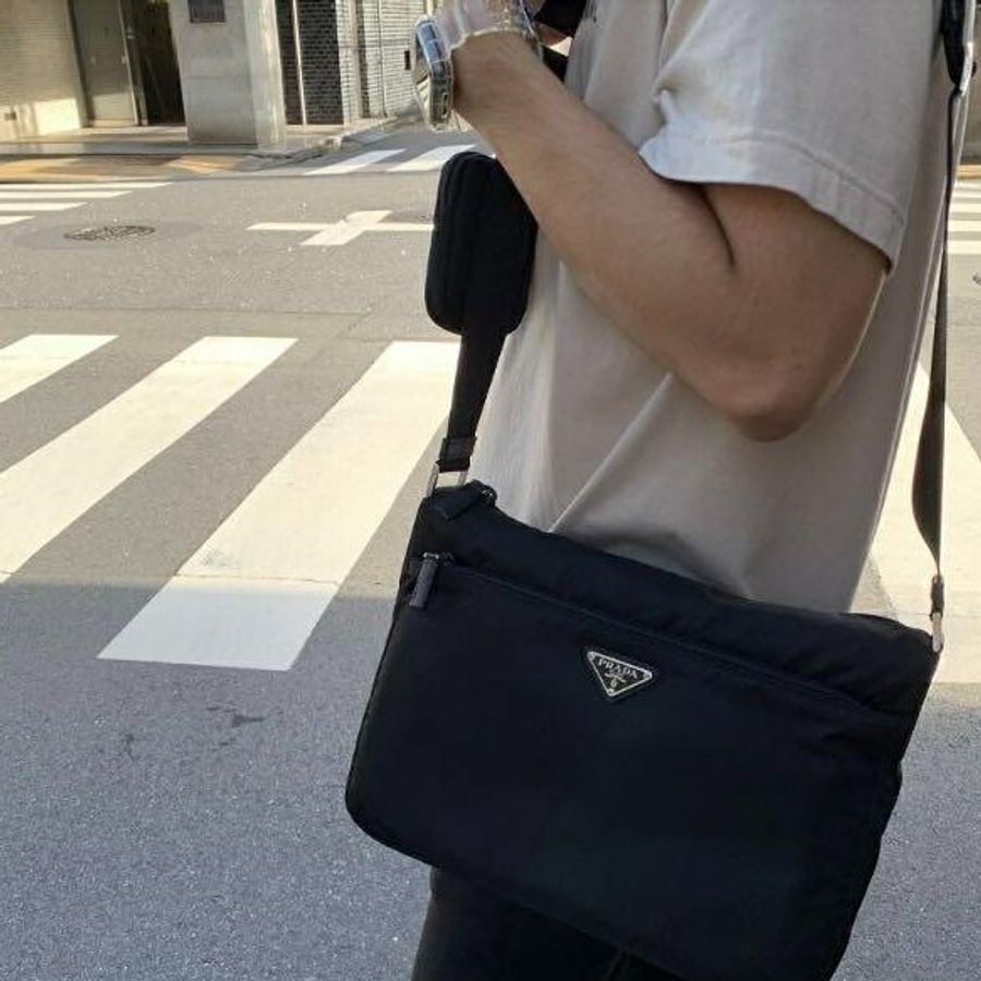 Prada 1BC421 Re-Nylon 尼龍郵差包 附可拆卸萬用包《當季專櫃正售★全新商品 》-6