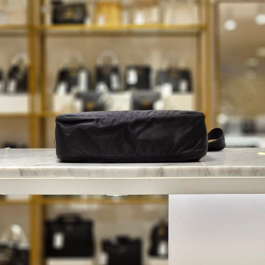 Prada 1BC421 Re-Nylon 尼龍郵差包 附可拆卸萬用包《當季專櫃正售★全新商品 》-15