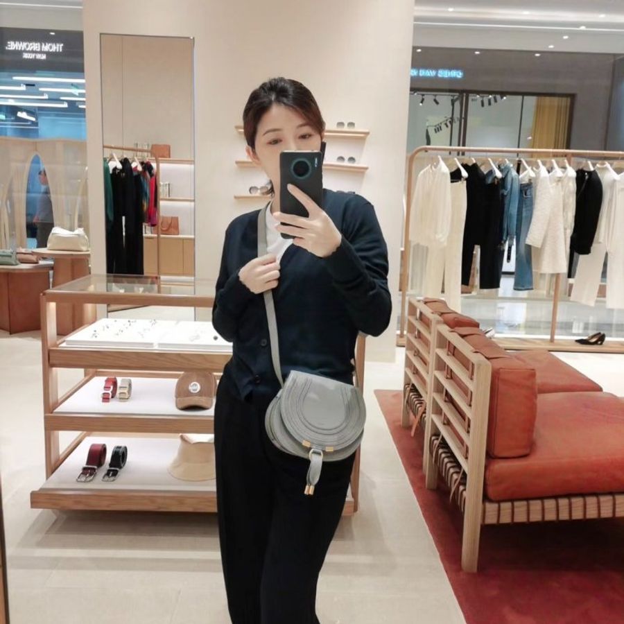 Chloe Marcie 小款粒面小牛皮鈴鼓包 喀什米爾灰-1