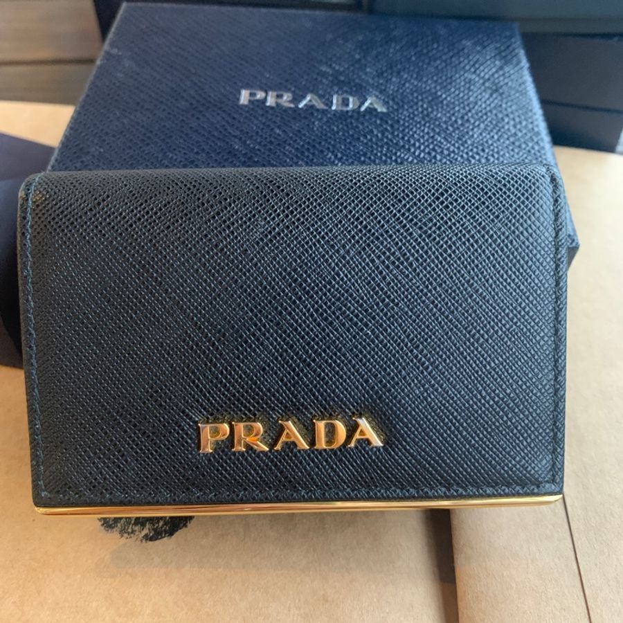 ✨Prada✨ Saffiano metal 防刮皮革 卡夾 ｜名片夾-1