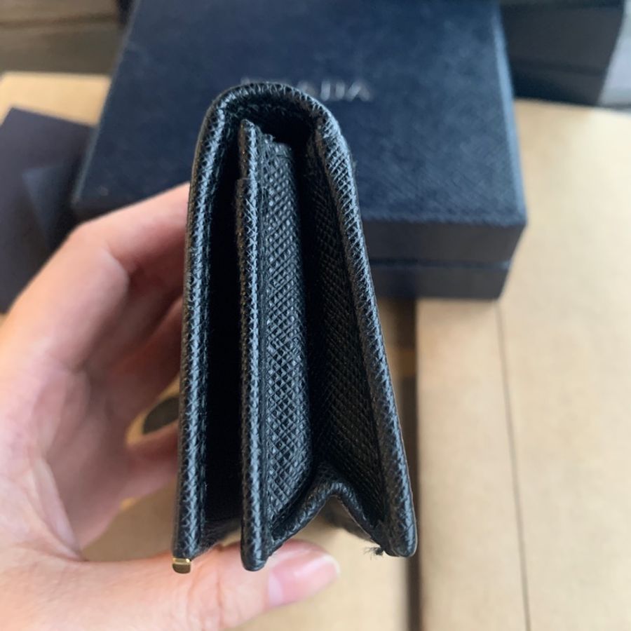 ✨Prada✨ Saffiano metal 防刮皮革 卡夾 ｜名片夾-2