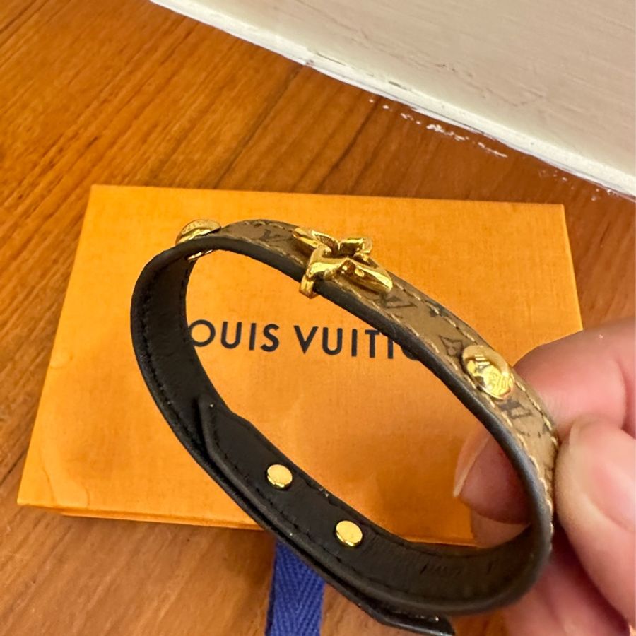 LV 花紋經典LOGO手環-1