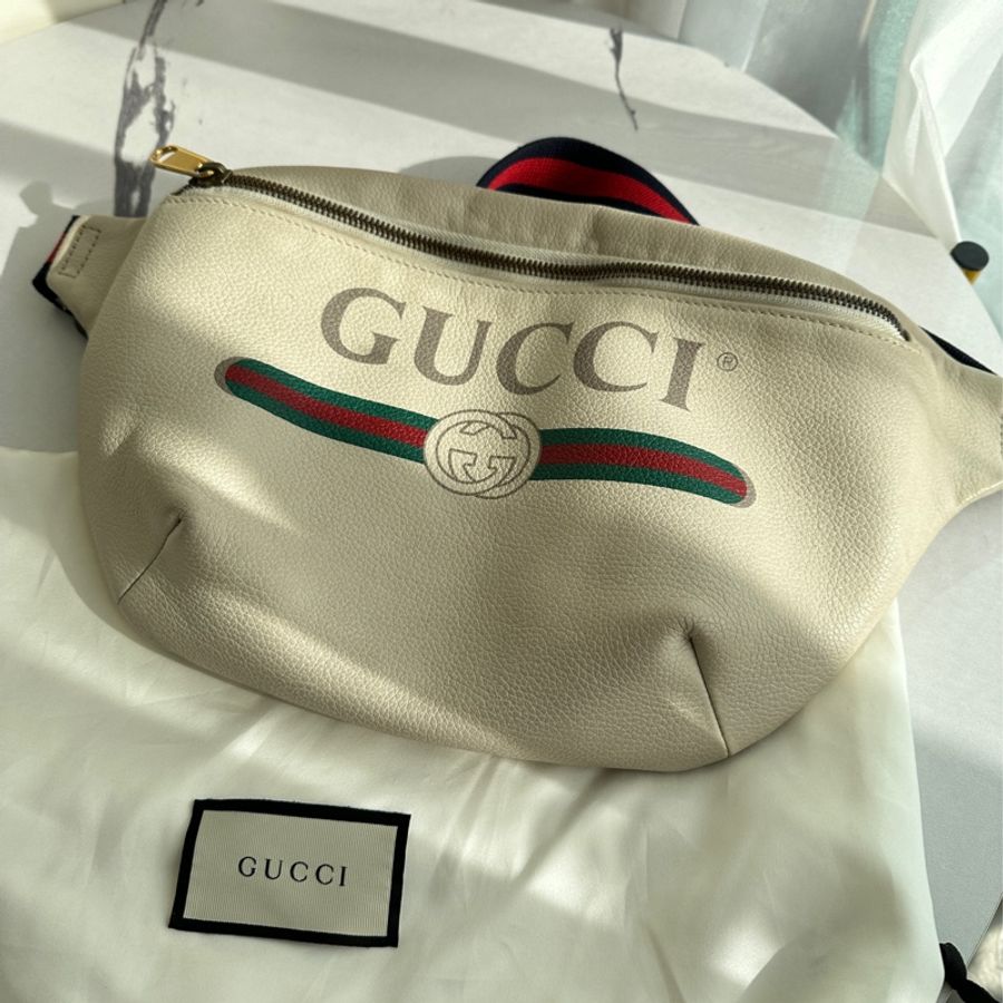 GUCCI 白皮革藍紅背帶胸口包-0