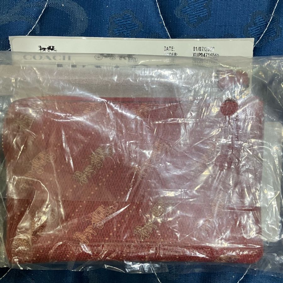 全新COACH馬車老花小手拿包-3