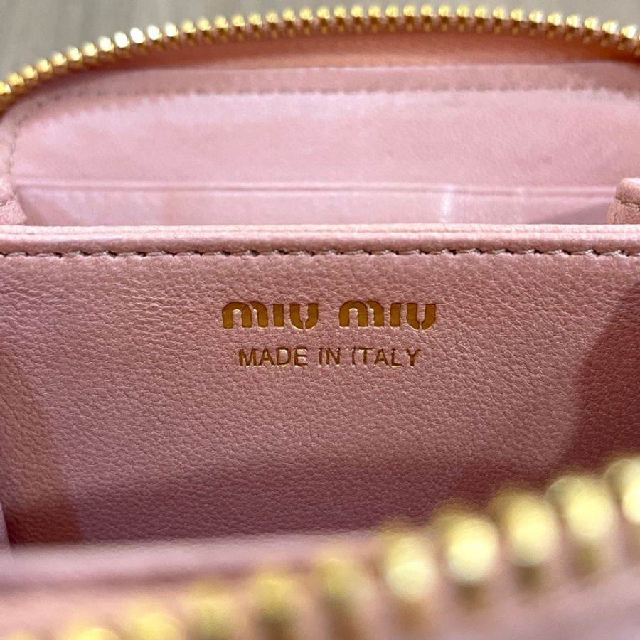 Miu Miu粉色抓皺皮革金釦零錢卡包-17