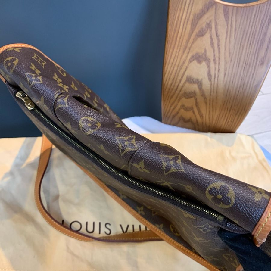 Louis Vuitton Monogram 抓皺圓弧斜背鈴鼓包M40473-3