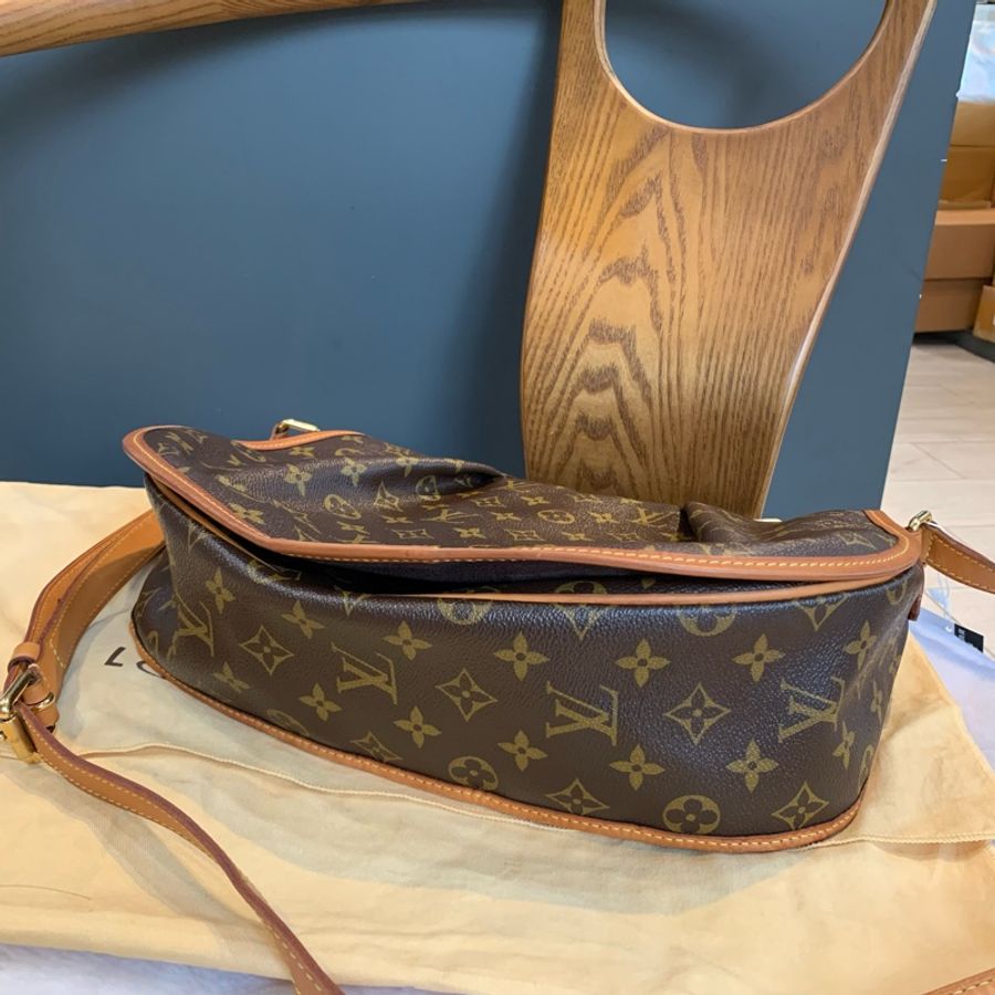 Louis Vuitton Monogram 抓皺圓弧斜背鈴鼓包M40473-4