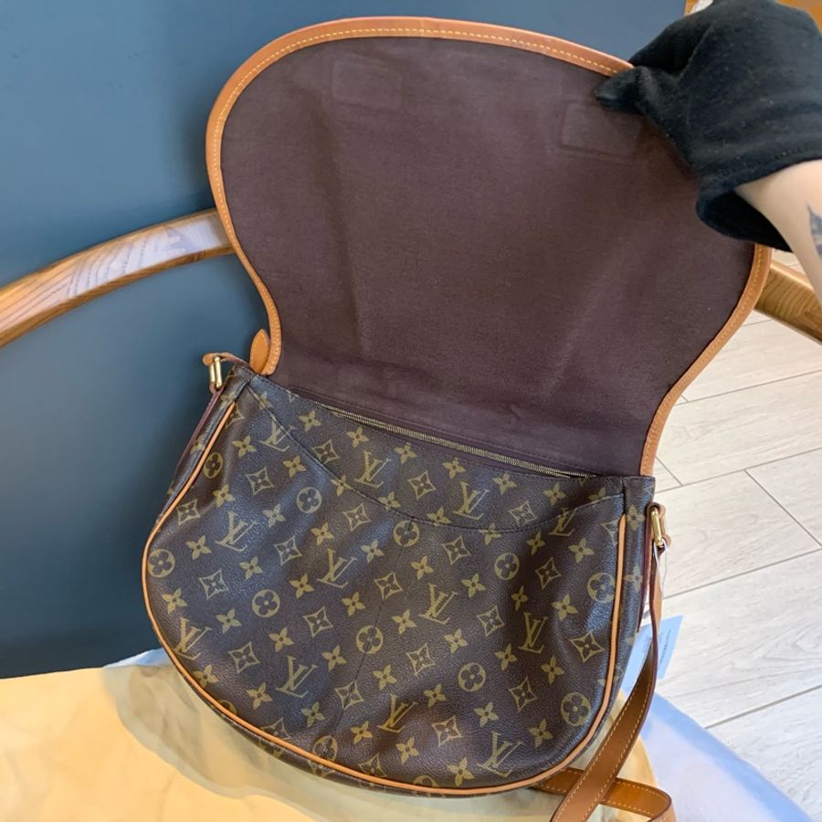 Louis Vuitton Monogram 抓皺圓弧斜背鈴鼓包M40473-6