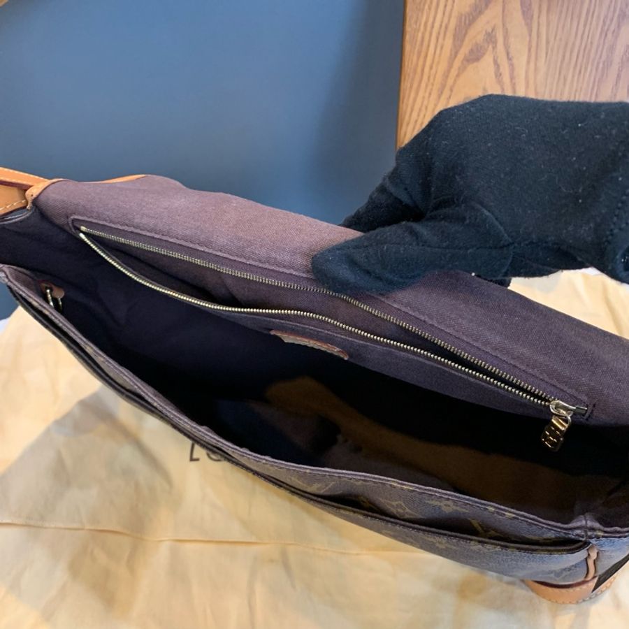 Louis Vuitton Monogram 抓皺圓弧斜背鈴鼓包M40473-7