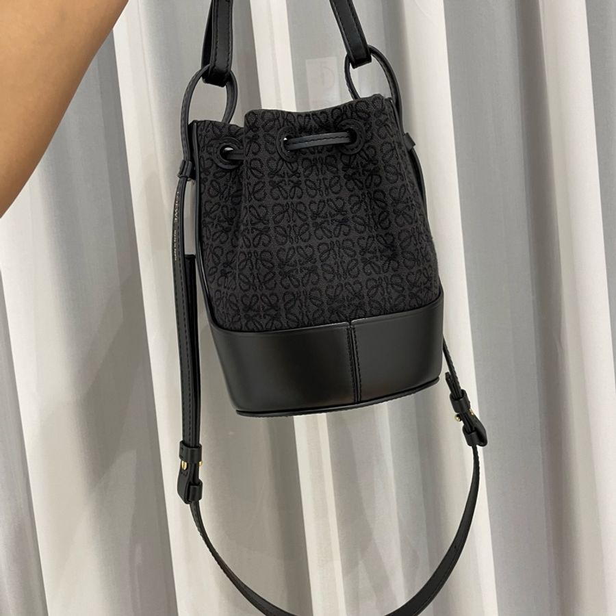 LOEWE 氣球包 mini ballon 水桶包 可斜側背手提-1