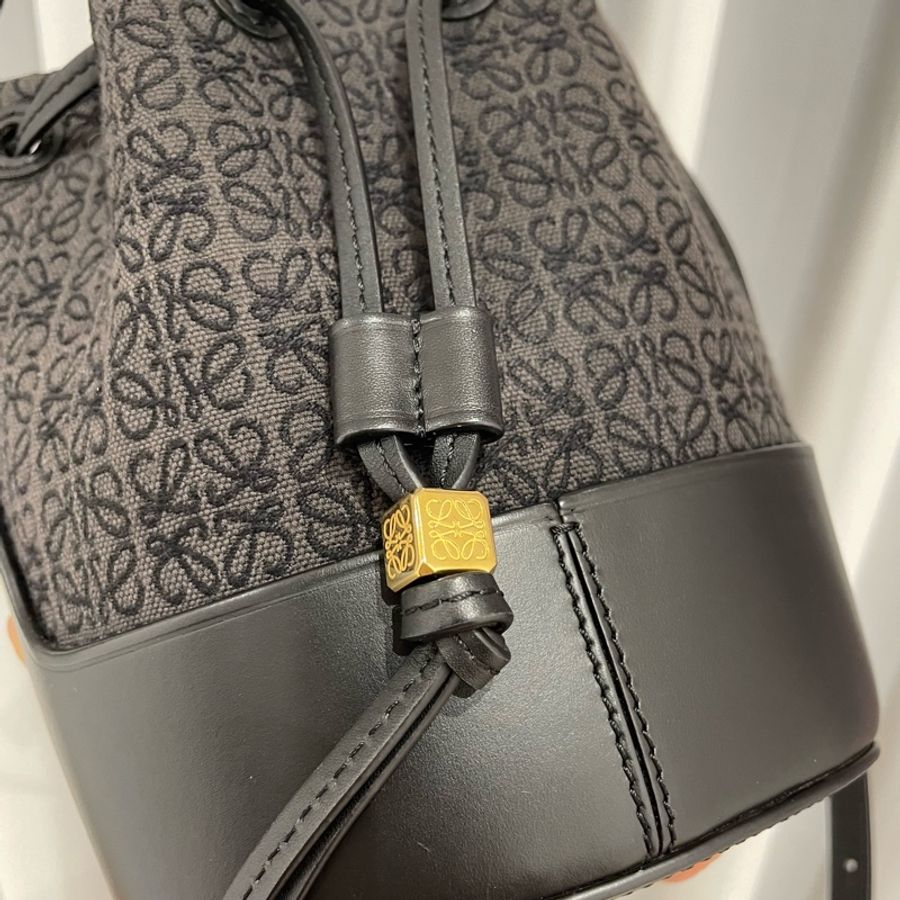 LOEWE 氣球包 mini ballon 水桶包 可斜側背手提-2
