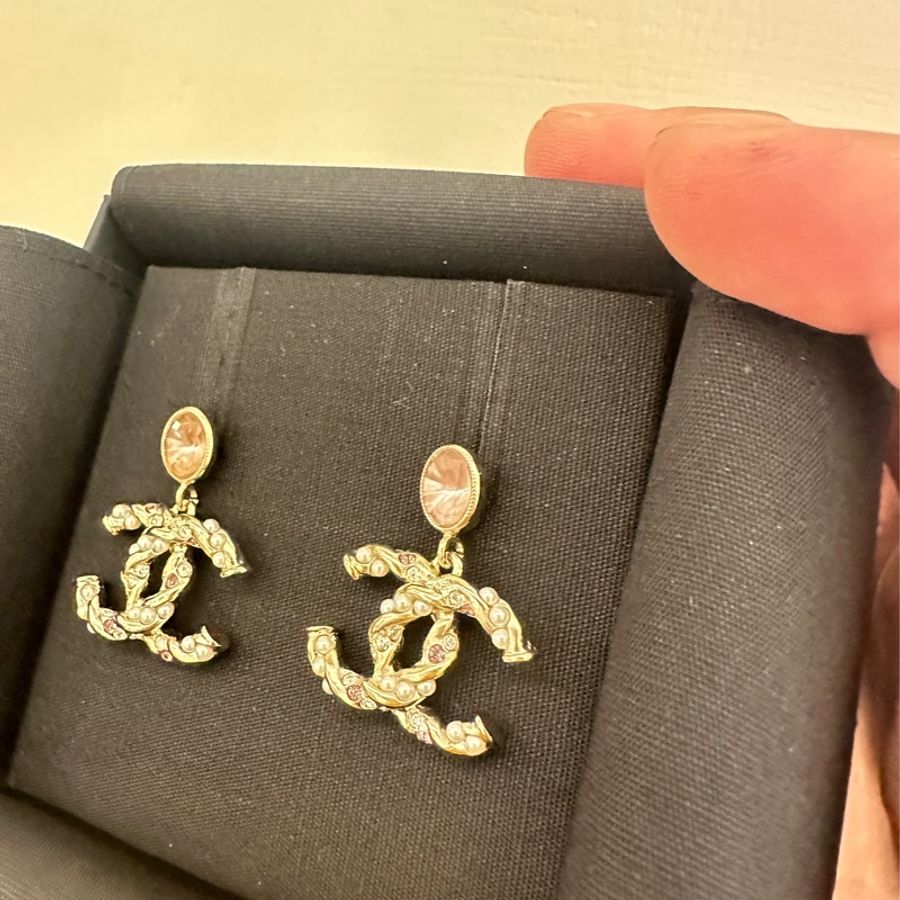 CHANEL 銀珍珠雙C粉水晶耳環-2