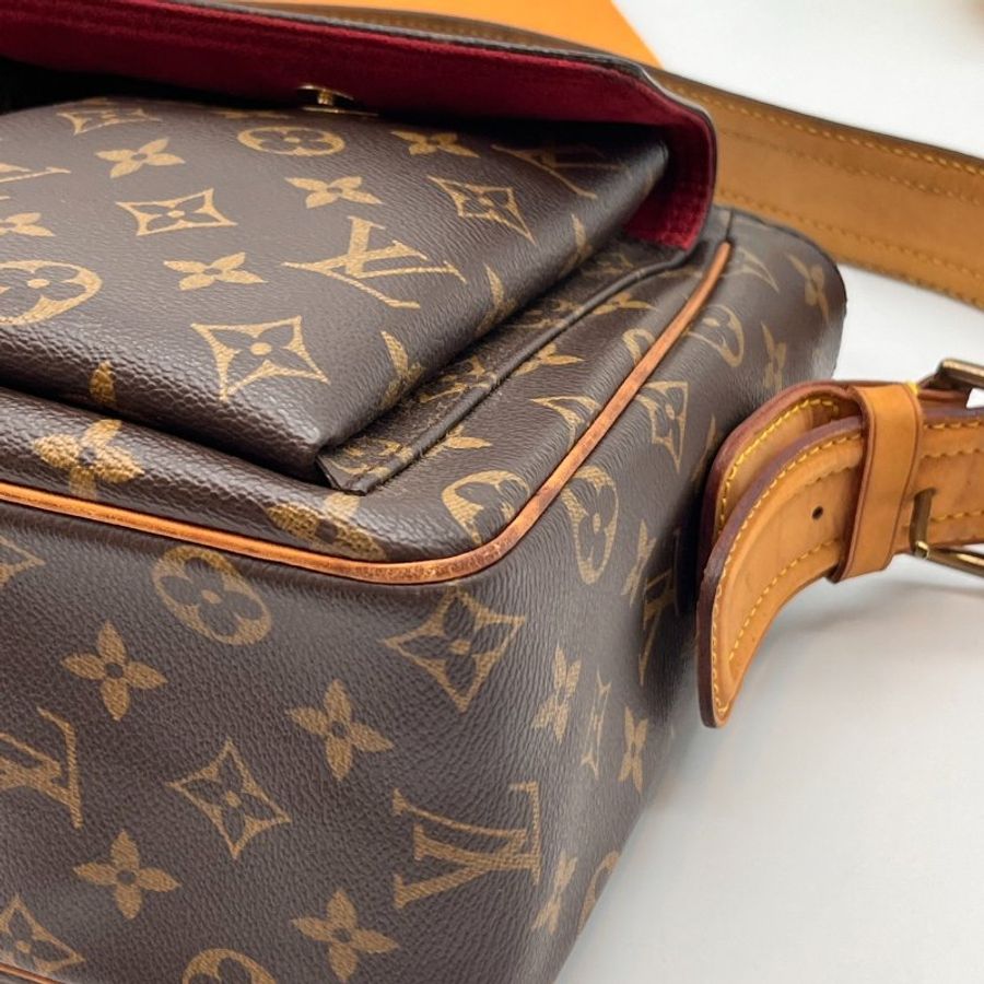 Louis Vuitton LV 老花字紋 雙口袋 大款 駱駝肩背包-3