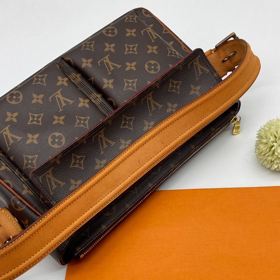 Louis Vuitton LV 老花字紋 雙口袋 大款 駱駝肩背包-8