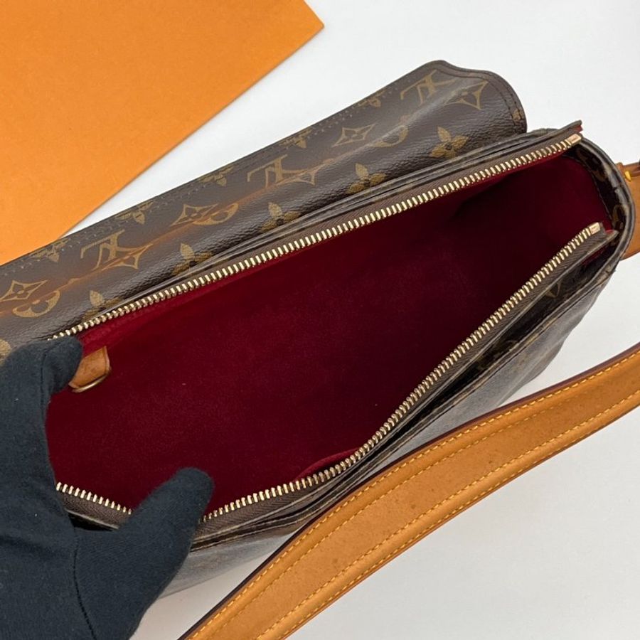 Louis Vuitton LV 老花字紋 雙口袋 大款 駱駝肩背包-10