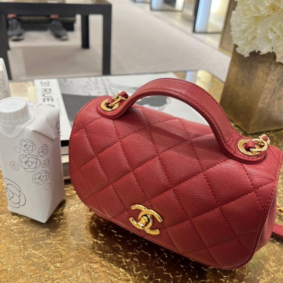 chanel 郵差包小號 大降價 酒紅色金扣牛皮,經典款 9成新以上-0