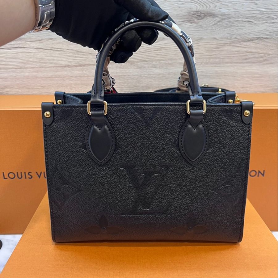 LV On The Go PM 芯片款 黑色壓紋皮革 含 LV絲巾-5