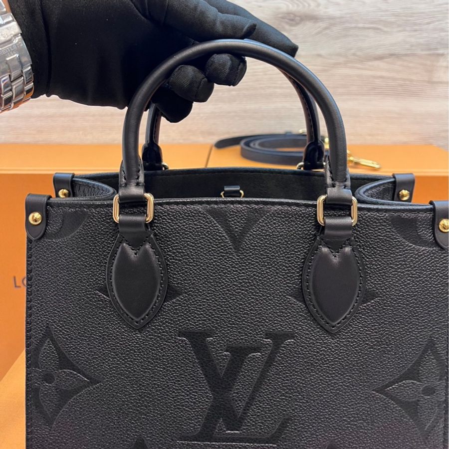 LV On The Go PM 芯片款 黑色壓紋皮革 含 LV絲巾-6