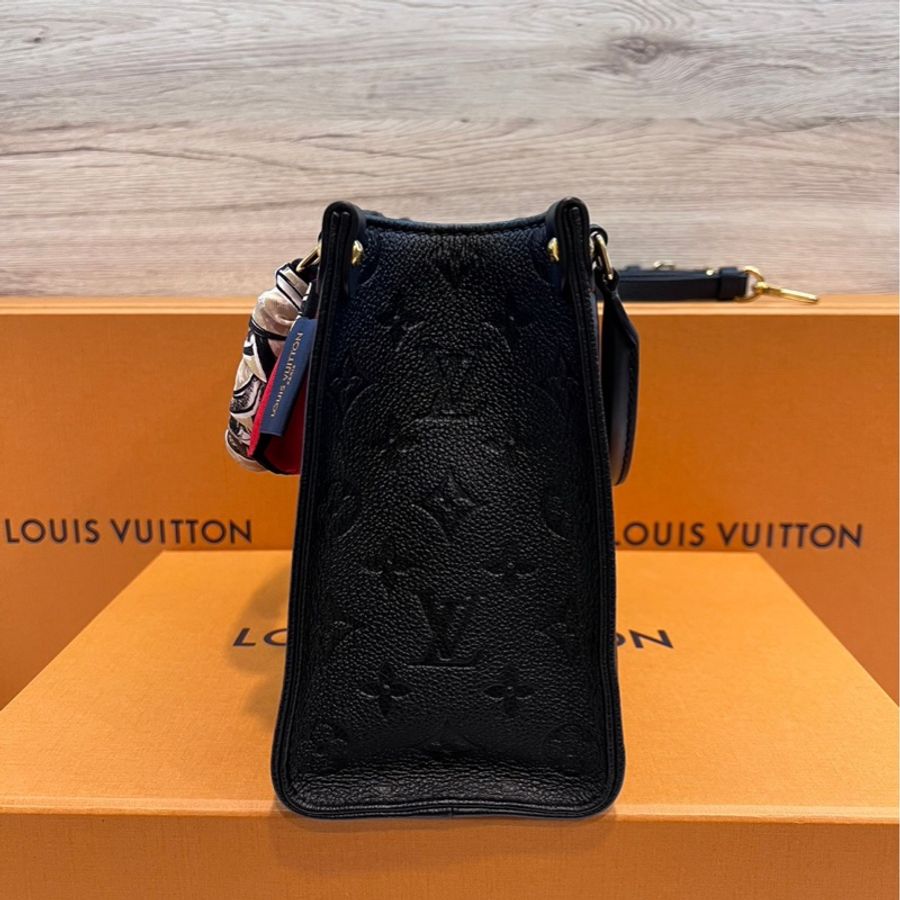 LV On The Go PM 芯片款 黑色壓紋皮革 含 LV絲巾-14