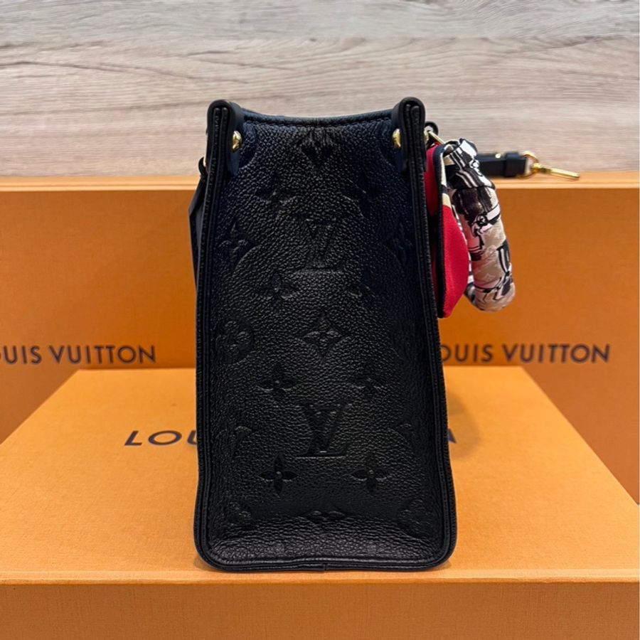 LV On The Go PM 芯片款 黑色壓紋皮革 含 LV絲巾-16