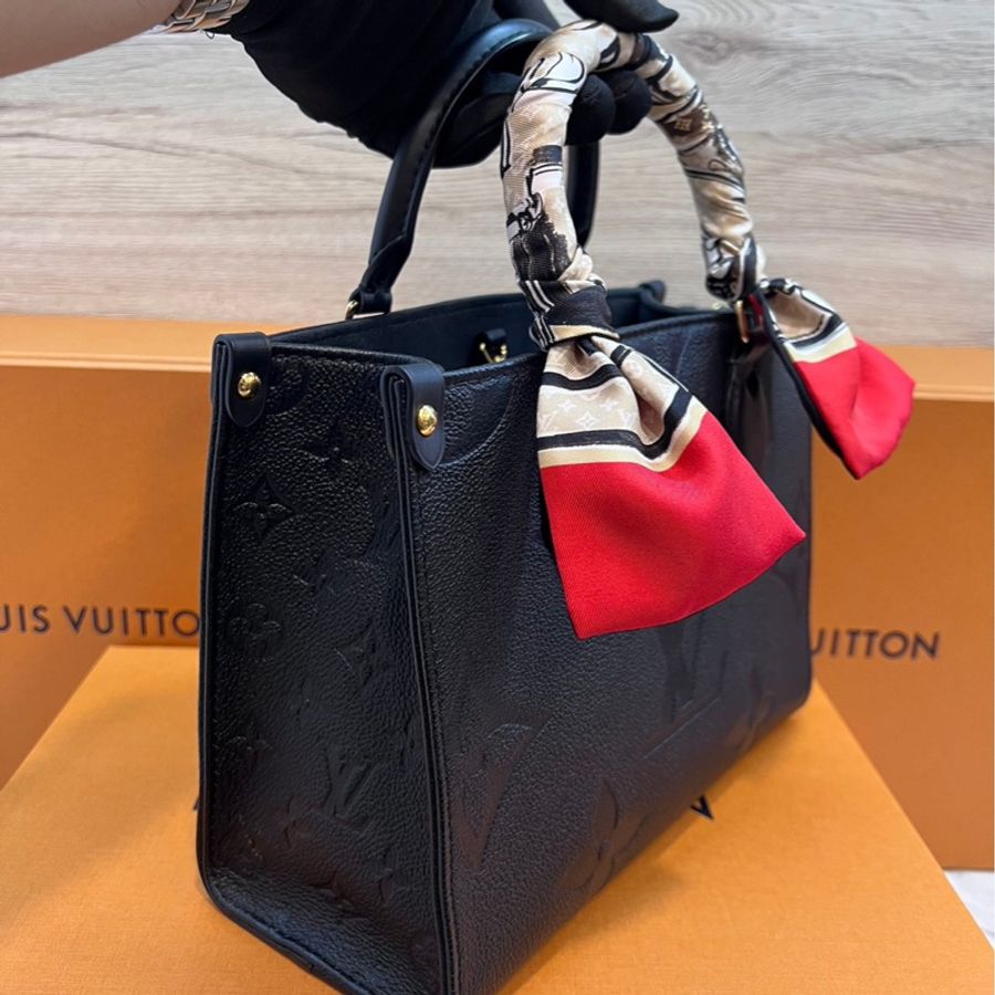 LV On The Go PM 芯片款 黑色壓紋皮革 含 LV絲巾-13