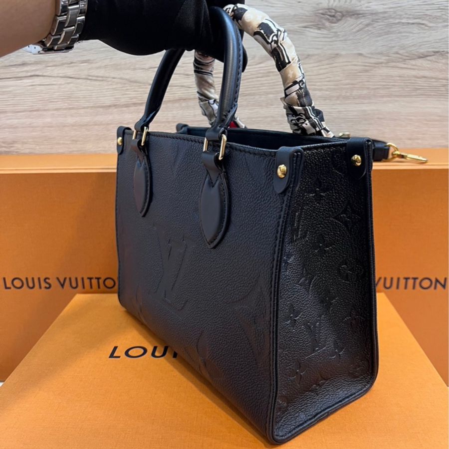 LV On The Go PM 芯片款 黑色壓紋皮革 含 LV絲巾-19