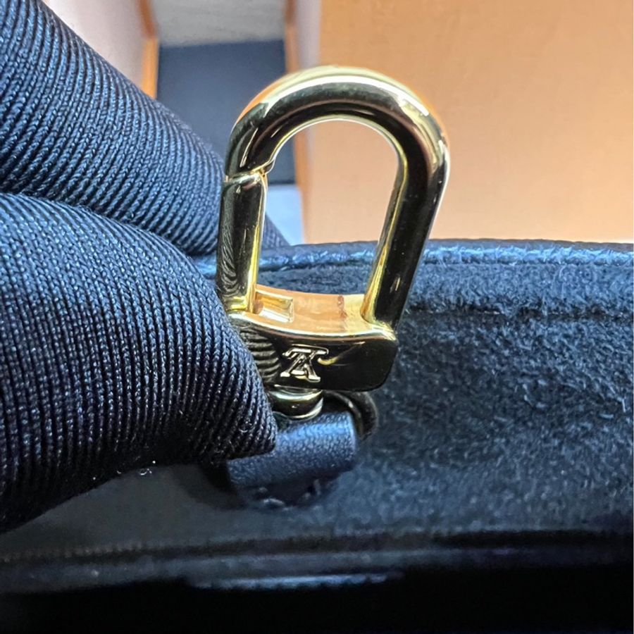LV On The Go PM 芯片款 黑色壓紋皮革 含 LV絲巾-30