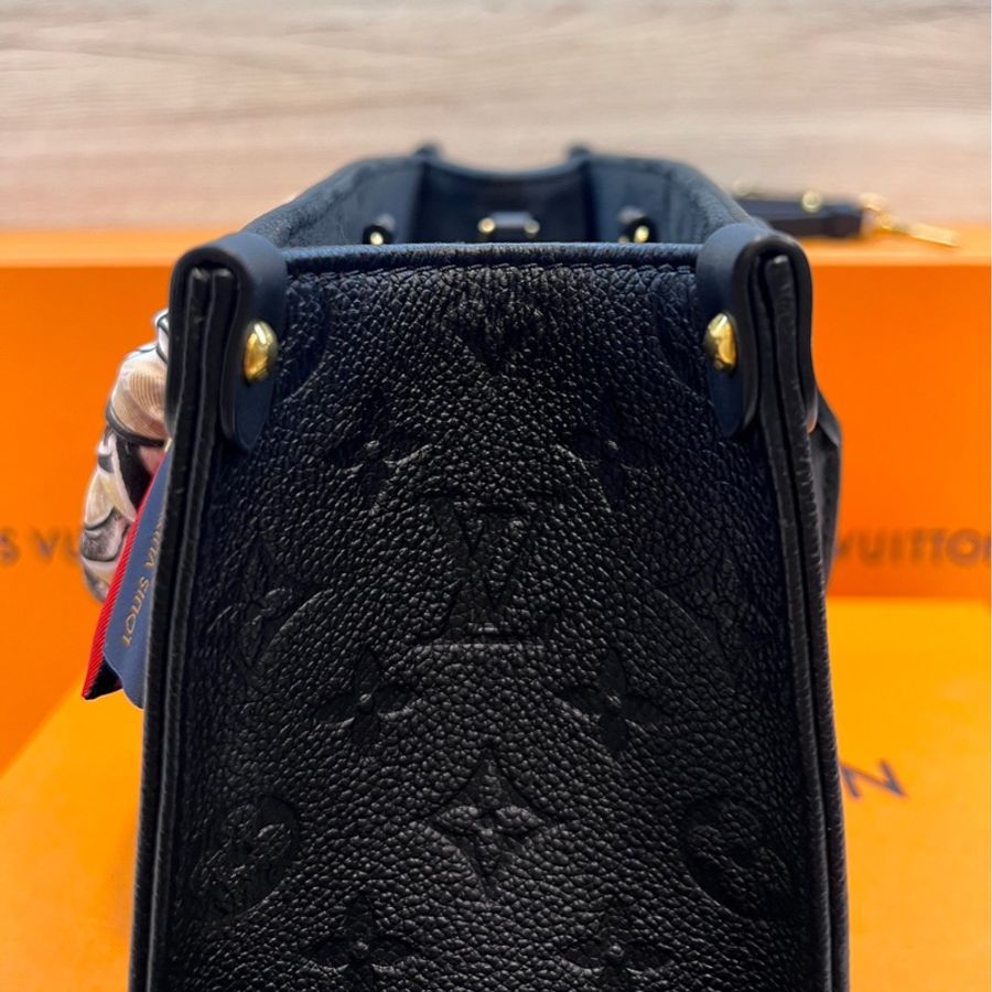 LV On The Go PM 芯片款 黑色壓紋皮革 含 LV絲巾-36