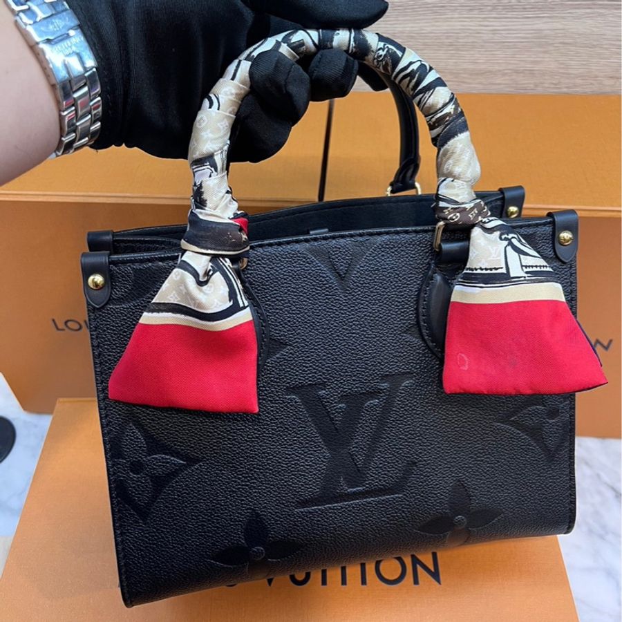 LV On The Go PM 芯片款 黑色壓紋皮革 含 LV絲巾-47
