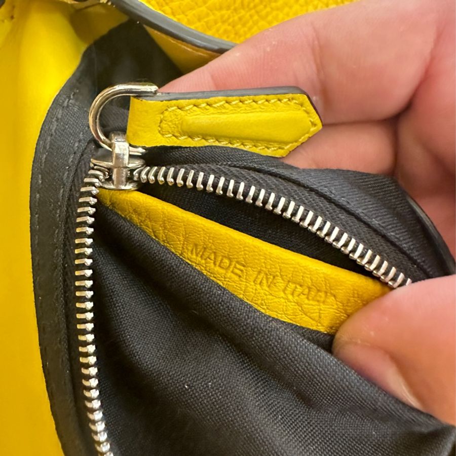 FENDI 黃圈皮革經典雙背帶法棍包-11
