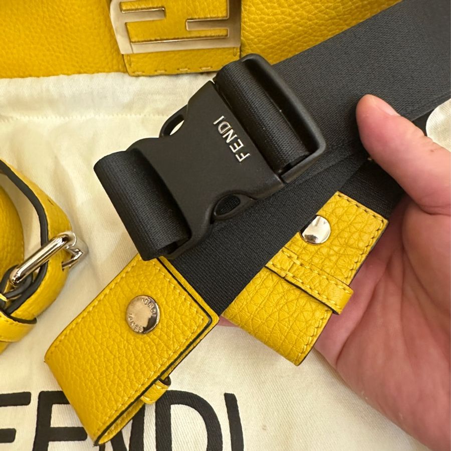 FENDI 黃圈皮革經典雙背帶法棍包-12
