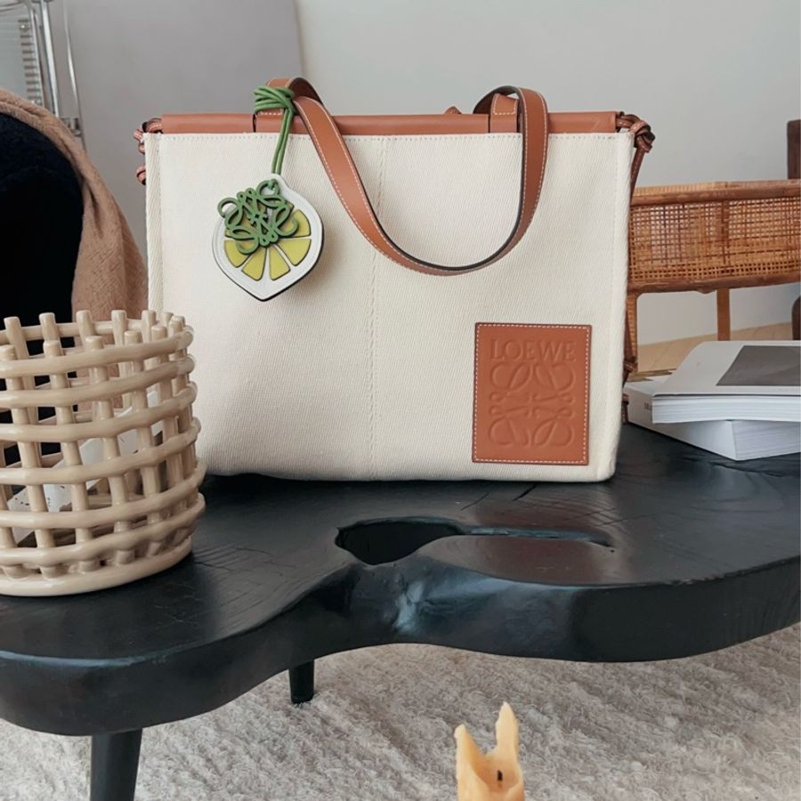 Loewe 帆布牛皮托特包loewe cushion tote bag-0
