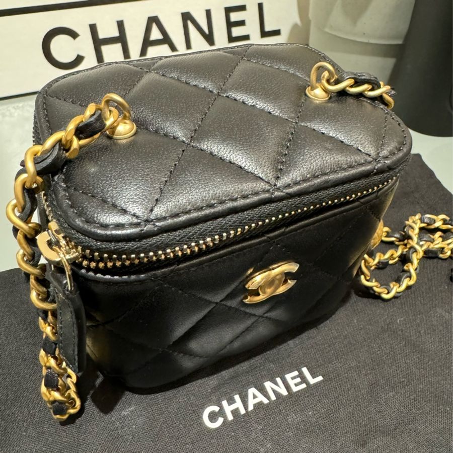 chanel 方盒 小金球 黑金小羊皮-1