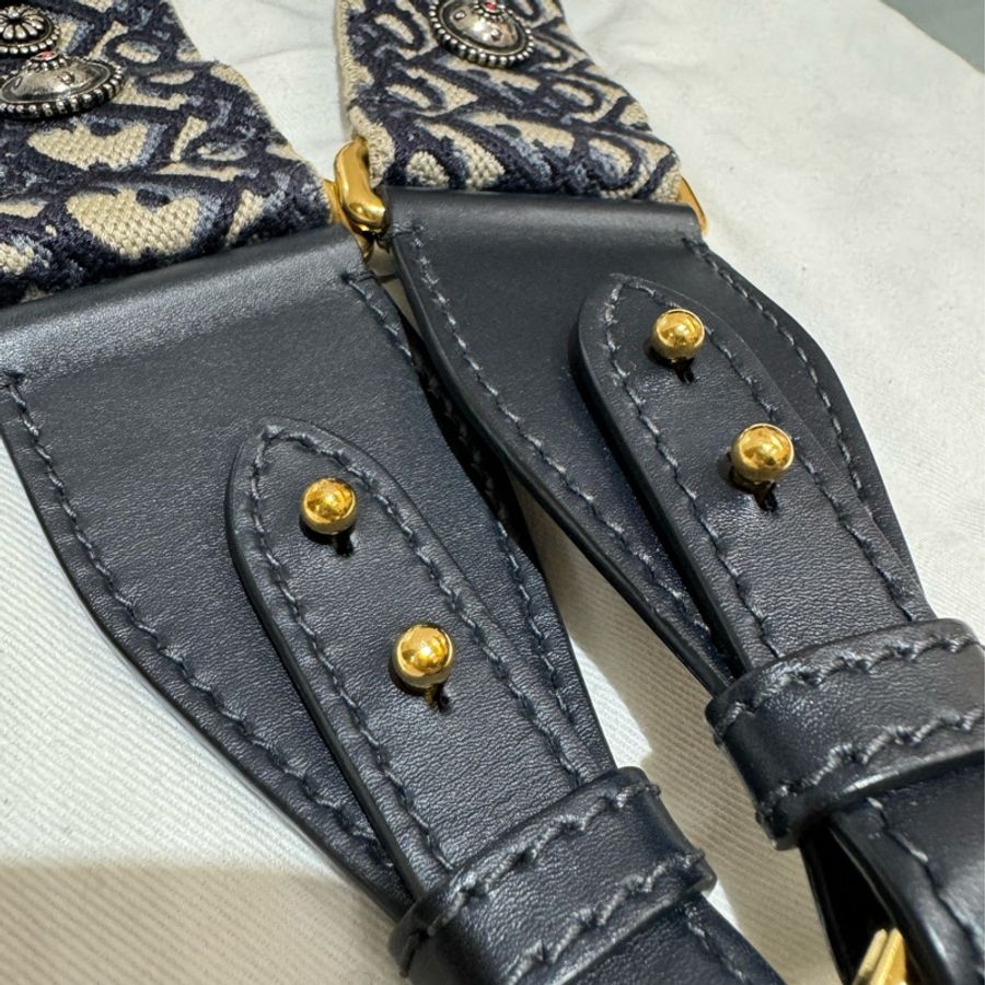 Dior 經典OBLIQUE緹花布復古銀色金屬飾章肩背帶-6