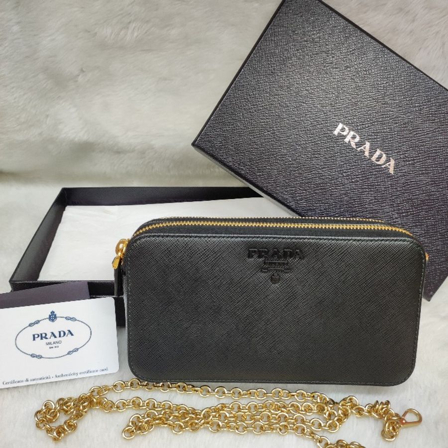 Prada 1DH010 Saffiano 鍊包 WOC 黑/Logo 防刮牛皮-0