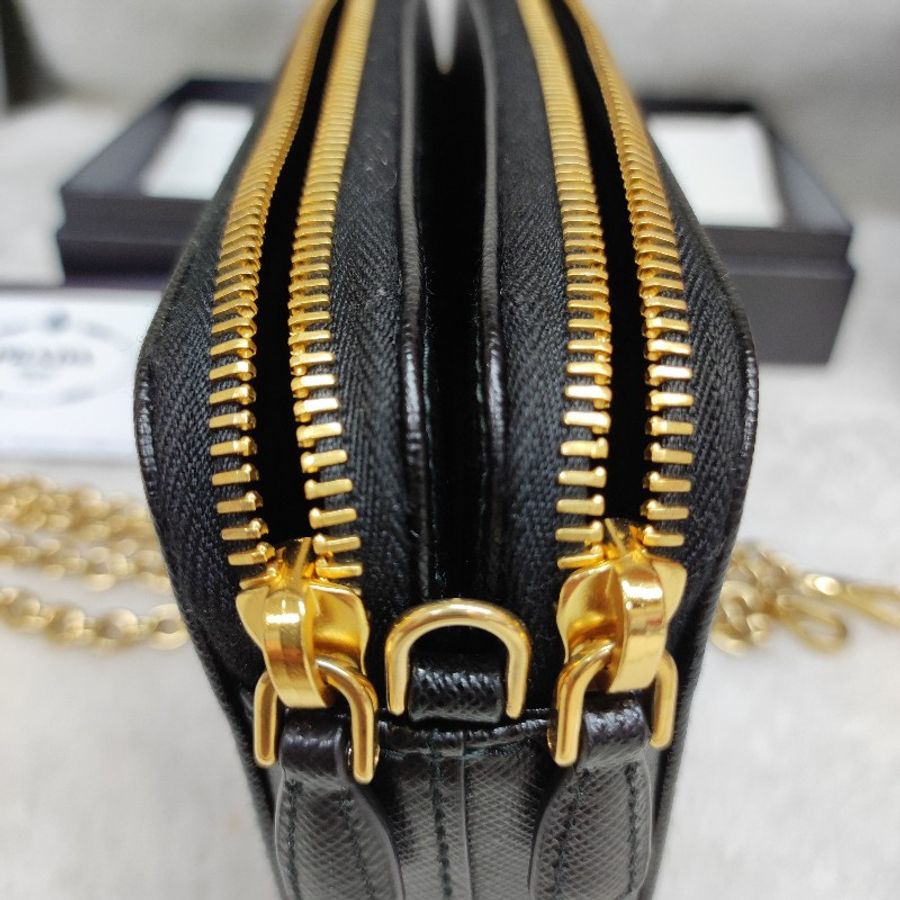 Prada 1DH010 Saffiano 鍊包 WOC 黑/Logo 防刮牛皮-13