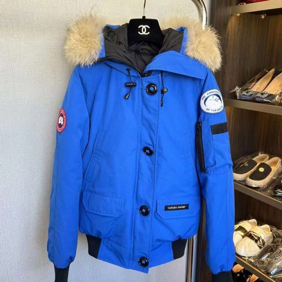 Canada Goose 羽絨外套  S 后面有污漬 自行乾洗一下就行-0