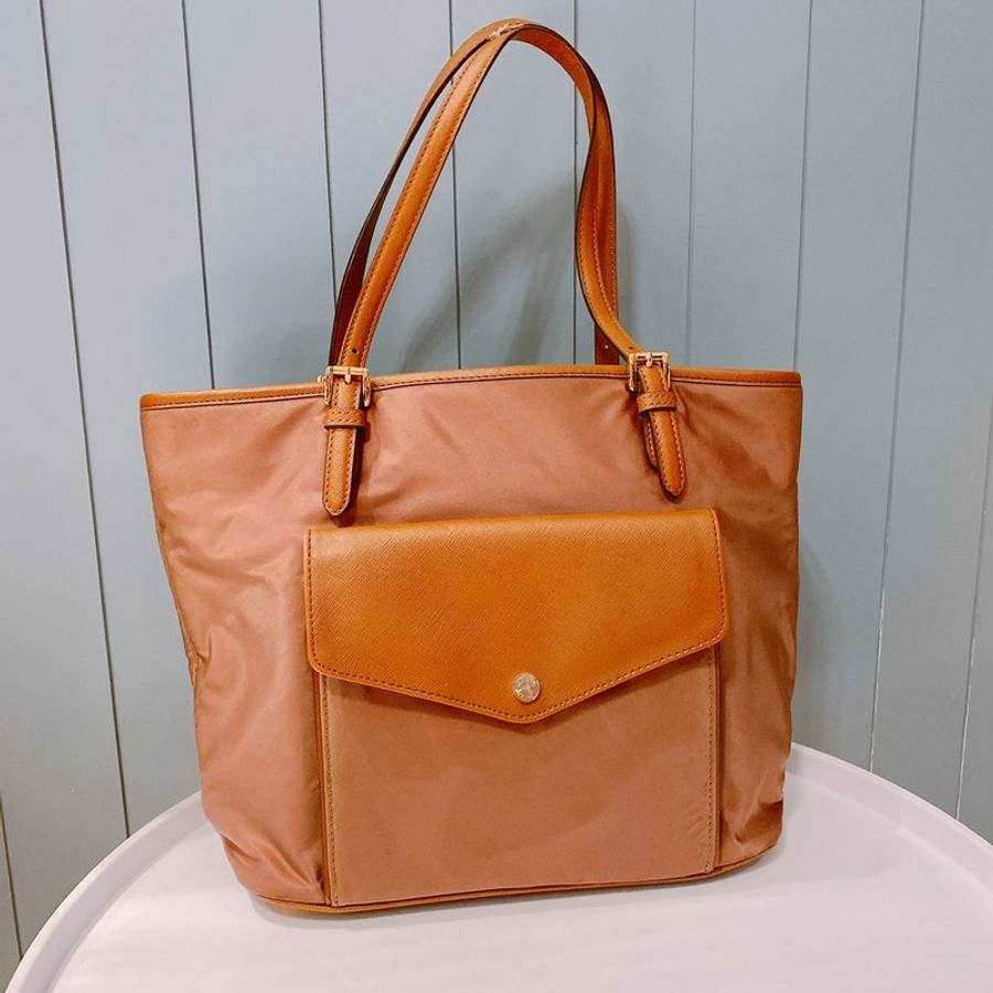MICHAEL KORS 前口袋帆布拉鍊托特包-咖啡橘 UF022-0