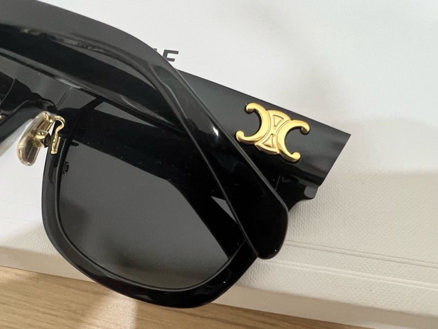 (已保留)(♥️♥️黑五特價)CELINE CL40222F 墨鏡 近全新 黑金 黑色 超美 triomphe凱旋門-9