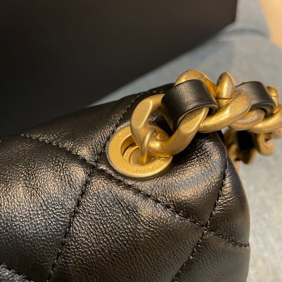 Chanel 22s 黑金粗鏈 口蓋包 方胖子 全新晶片款-3