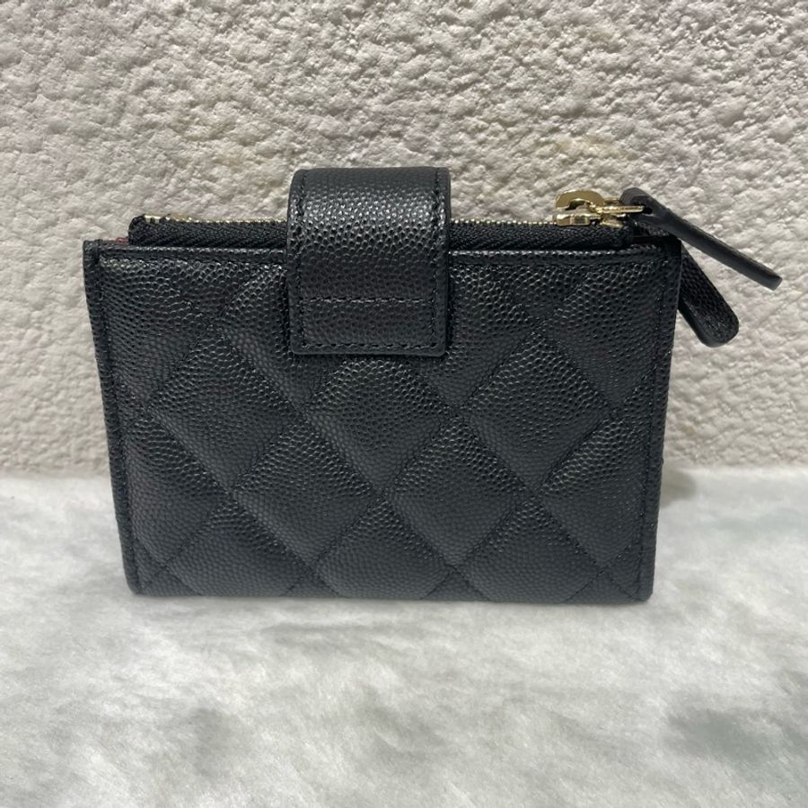 全新 CHANEL 上扣式對摺卡包-1