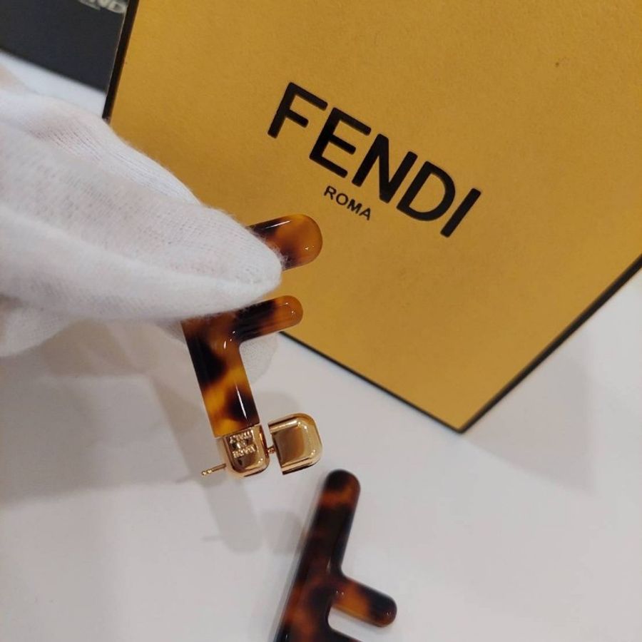 FENDI經典FF琥珀LOGO耳環-9