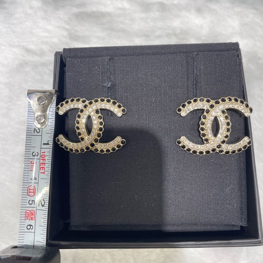 全新 CHANEL 黑白水鑽耳環-3